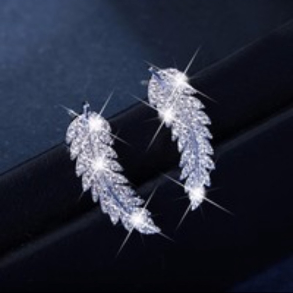 Elegant Silver Leaf Earrings crawler